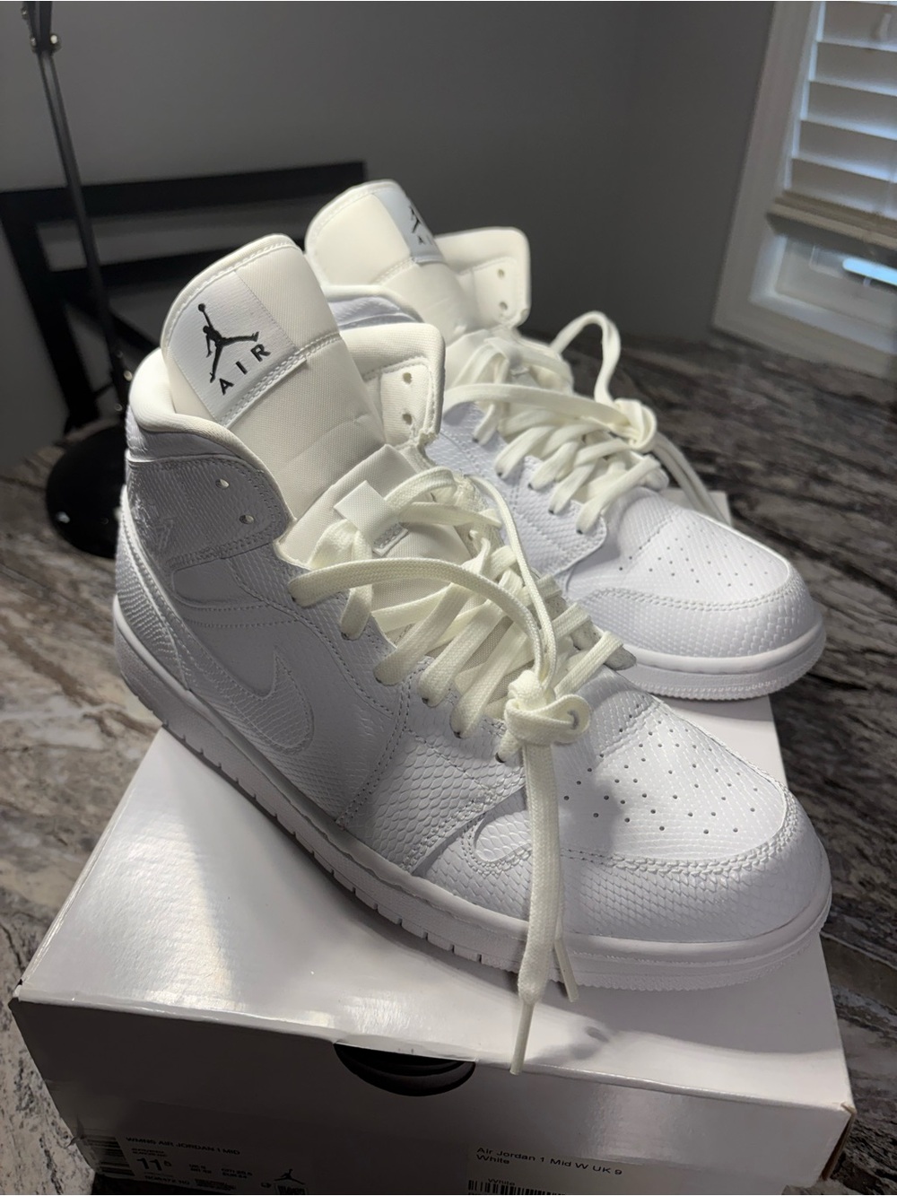 MENS AIR JORDAN 1 MID TRIPLE WHITE SIZE 10 Sneakers - White - Picture 6 of 15